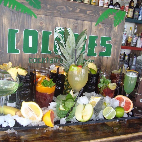 Das Foto wurde bei Cocones Cocktail Bar von Cocones Cocktail Bar am 10/28/2017 aufgenommen