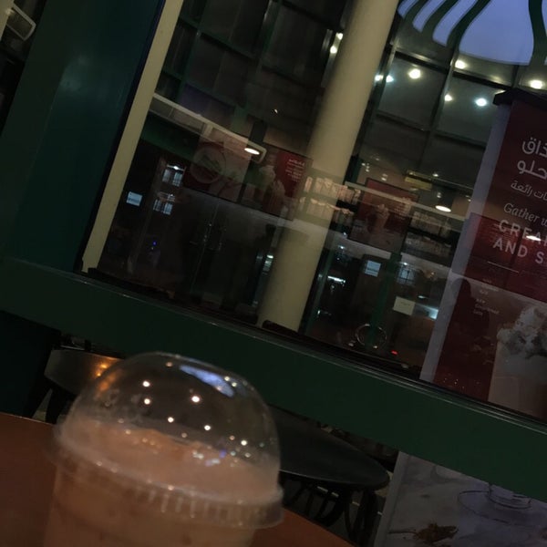 รูปภาพถ่ายที่ Starbucks โดย ꪀoura เมื่อ 12/27/2018