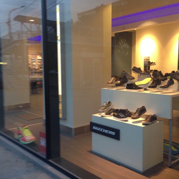 skechers shoe store