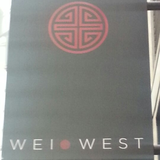 รูปภาพถ่ายที่ Wei West โดย EvEy G. เมื่อ 1/17/2013