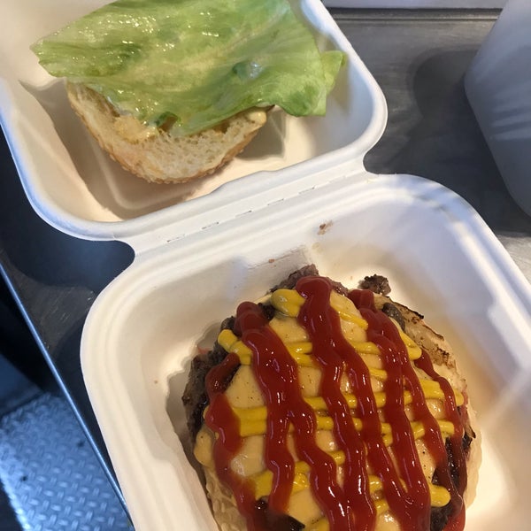 Foto tirada no(a) Bleecker Burger por Franziska em 4/7/2019