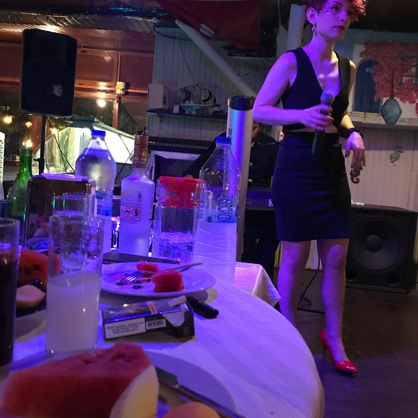 รูปภาพถ่ายที่ Hayma Restaurant โดย Ömer 🇹🇷 𐱅𐰇𐰼𐰜 🇹🇷 เมื่อ 7/6/2021