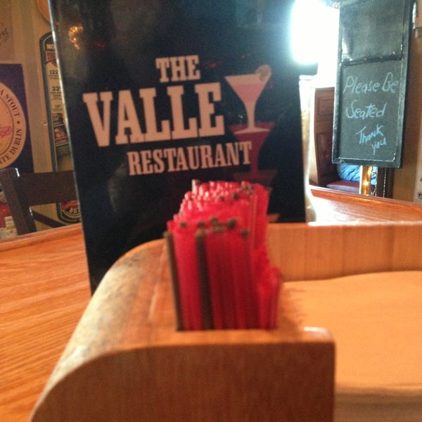 Снимок сделан в Valley Restaurant and Pub пользователем Melinda M. 9/19/2014