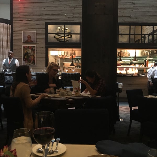 2/7/2017 tarihinde Yi L.ziyaretçi tarafından Charlie Palmer Steak'de çekilen fotoğraf
