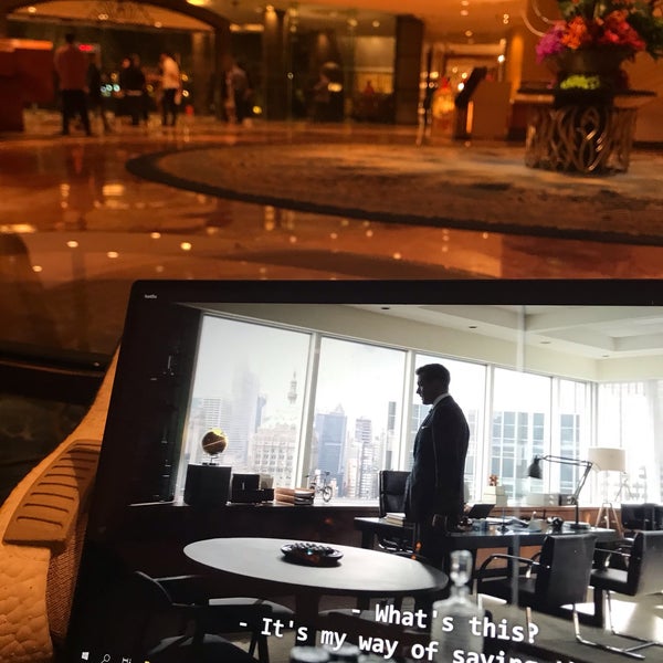 Foto scattata a Lobby Lounge at Makati Shangri-La da Aristotle M. il 8/1/2019