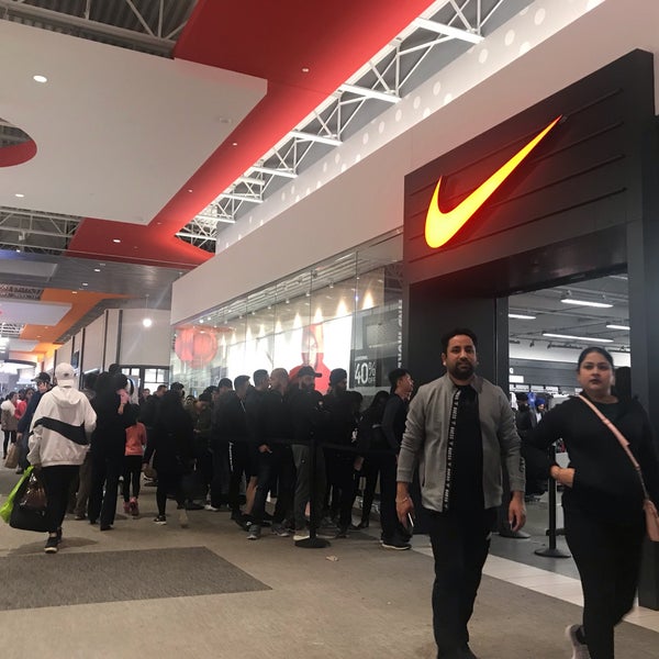 nike outlet tsawwassen mills