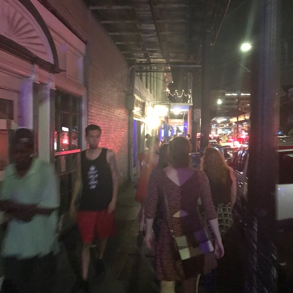 5/29/2017 tarihinde Zoeziyaretçi tarafından Frenchmen Street'de çekilen fotoğraf