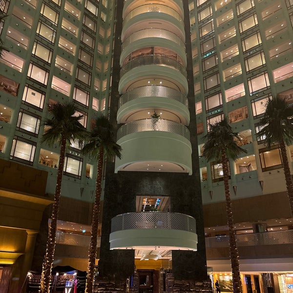 Foto diambil di Jeddah Hilton oleh hero7o7 pada 6/4/2024