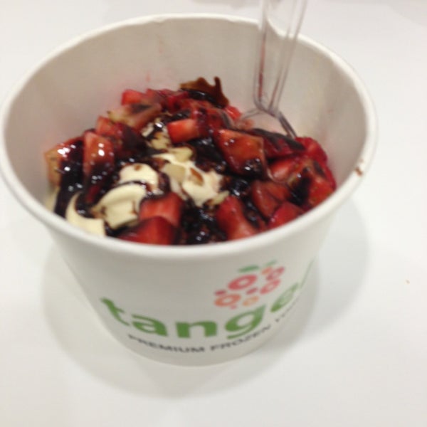 Photo taken at Tangelo Frozen Yogurt by Samantha W. on 2/9/2013