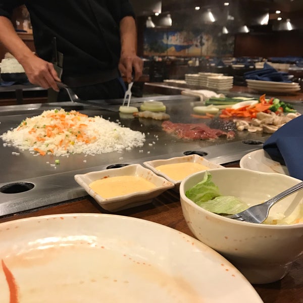 Foto diambil di Sakura Japanese Steak, Seafood House &amp; Sushi Bar oleh SAIF pada 10/26/2017