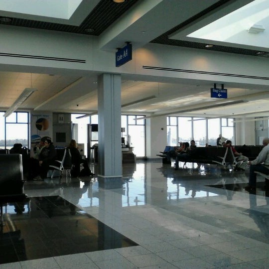 Снимок сделан в Newport News/Williamsburg International Airport (PHF) пользователем Alan C. 11/29/2012