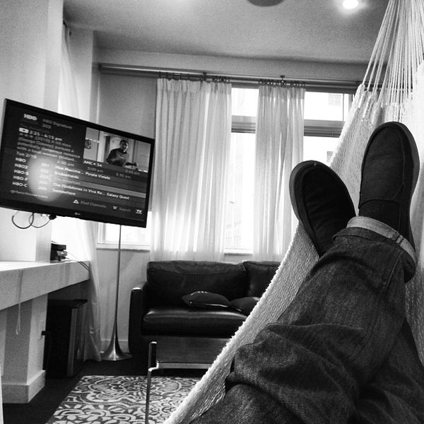 2/19/2013にCarl M.がNU Hotelで撮った写真