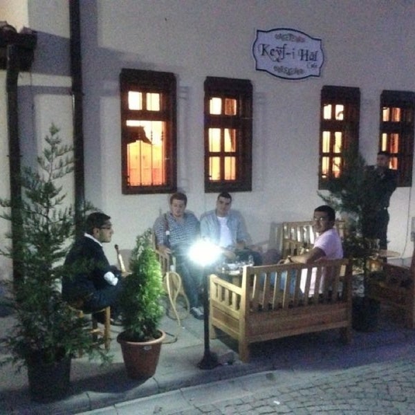 5/18/2013にYalçın A.がKeyf-i Hâl Nargile Cafeで撮った写真