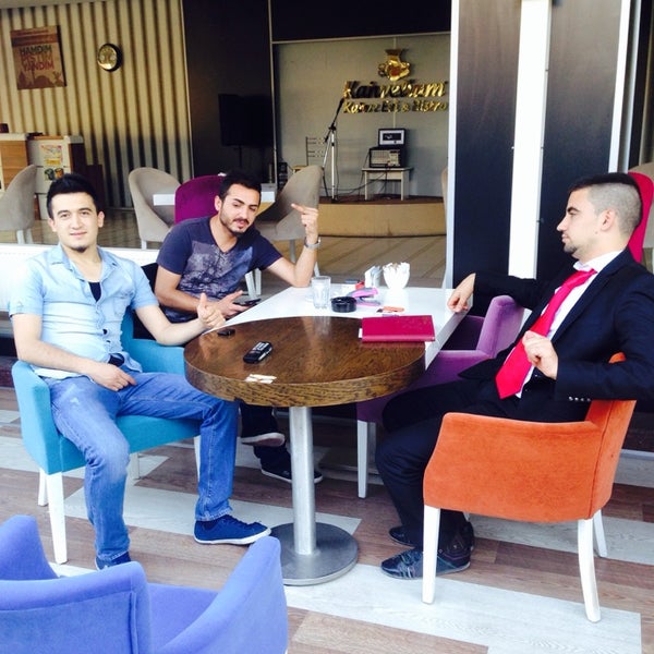 Das Foto wurde bei Kahvelium Kahve Evi &amp; Bistro von BaĞDat A. am 7/15/2014 aufgenommen