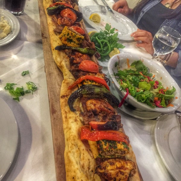 Foto tirada no(a) Kolcuoğlu Restaurant por Birtan em 12/27/2015
