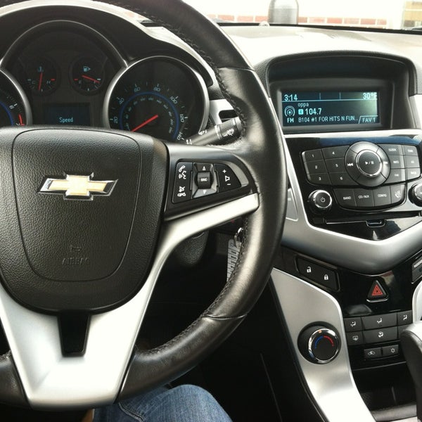 Foto scattata a Bergstrom GM of Neenah (Chevrolet, Buick &amp; Cadillac) da Jessica D. il 2/23/2013