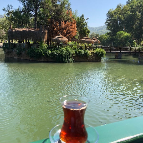 Foto diambil di Saklı Göl Restaurant &amp; Nature Club oleh Erdal E. pada 8/13/2019