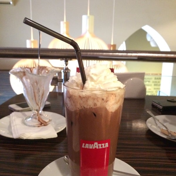 Photo taken at Lavazza Espression by ZΛUR H. on 4/9/2015