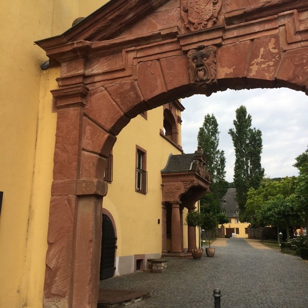 6/27/2014 tarihinde Oliver B.ziyaretçi tarafından Schloss Vollrads'de çekilen fotoğraf