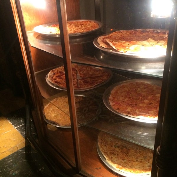 Das Foto wurde bei Ermitaño Pizzeria von Carlos V. am 2/27/2014 aufgenommen