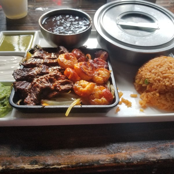 Foto tirada no(a) Zocalo Mexican Kitchen &amp; Cantina por Giovanni A. em 9/29/2018