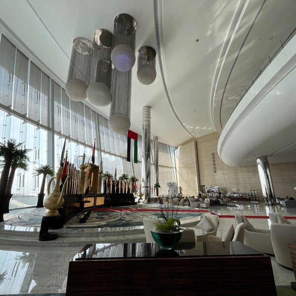 Foto scattata a Conrad Abu Dhabi Etihad Towers da Shaozhe X. il 11/29/2023