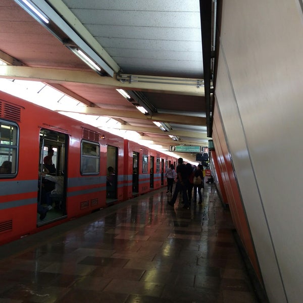 Fotos en Metro Santa Anita (Líneas 4 y 8) Santa Anita Iztacalco, Distrito Federal Fotos en Metro Santa Anita (Líneas 4 y 8) Santa Anita Iztacalco, Distrito Federal