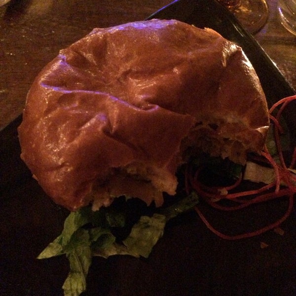 Foto tirada no(a) Smokey Burger Organic por Sandor em 10/27/2013