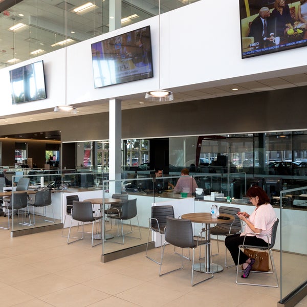 Lokey Nissan Auto Dealership in Clearwater