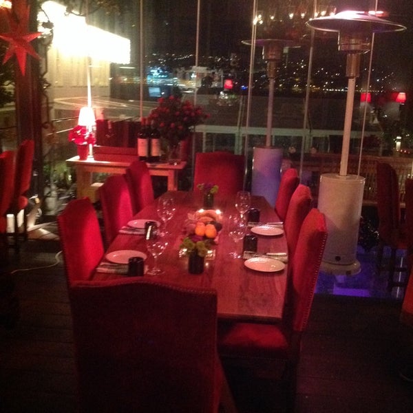 Foto scattata a Swiss Restaurant da Emir A. il 12/19/2013