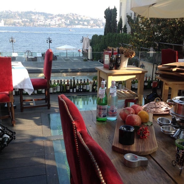 12/19/2013 tarihinde Emir A.ziyaretçi tarafından Swiss Restaurant'de çekilen fotoğraf