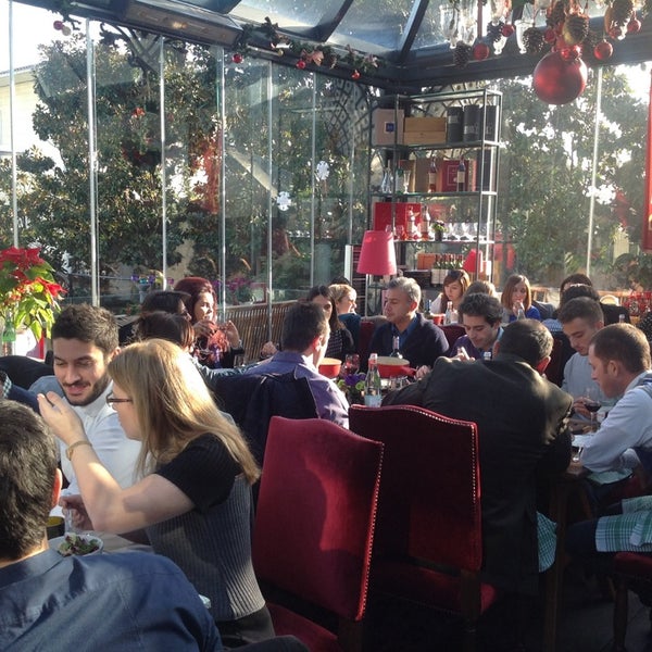 12/26/2013 tarihinde Emir A.ziyaretçi tarafından Swiss Restaurant'de çekilen fotoğraf
