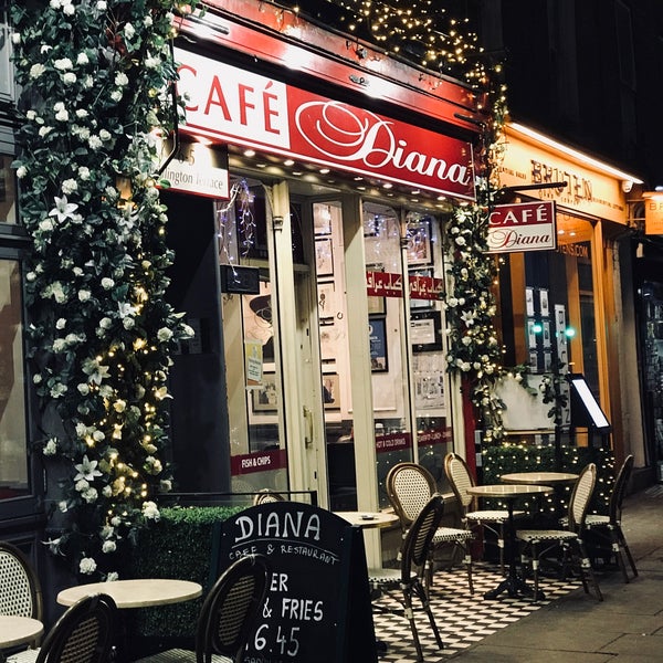 Foto tirada no(a) Café Diana por Diana C. em 12/15/2017