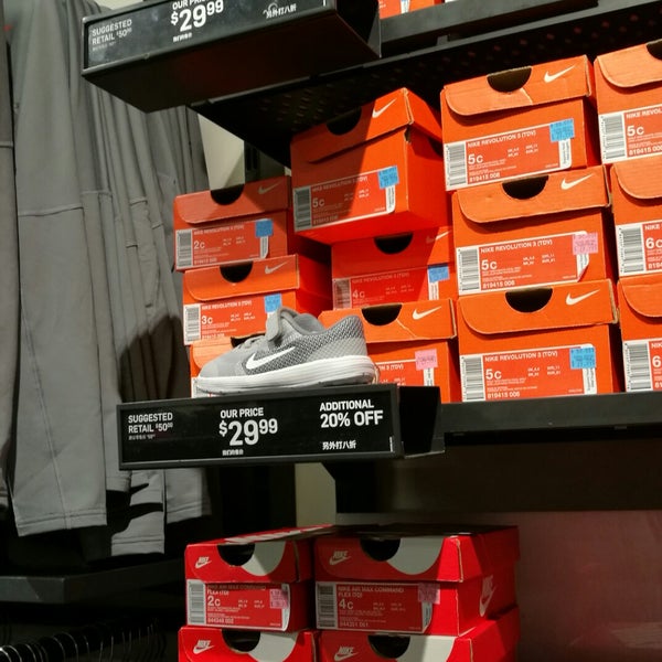 nike outlet mcarthur