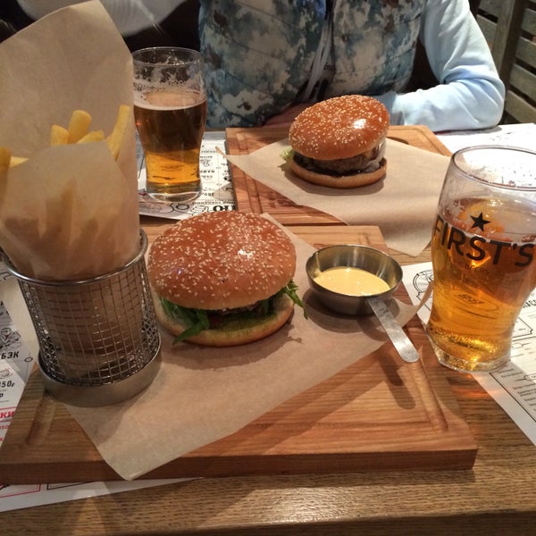 Foto diambil di Beerburger BAR oleh Надежда pada 5/20/2016