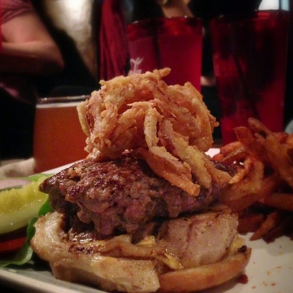 12/27/2012にChris C.が80/20 Burger Barで撮った写真