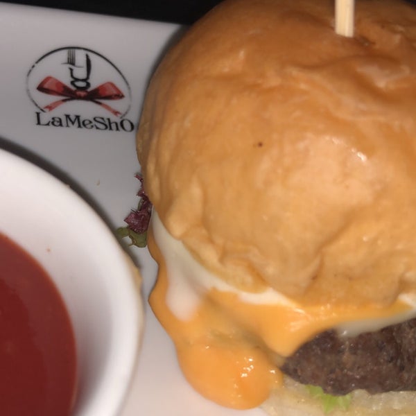9/11/2018 tarihinde MBziyaretçi tarafından Lamesho Restaurant مطعم لاميشو'de çekilen fotoğraf
