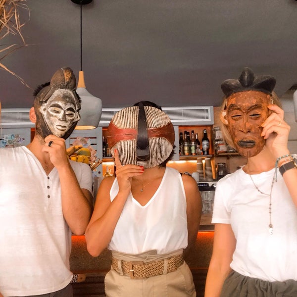 Don’t forget your mask! (The right one!) 😋🙌 - #maskgeneration #covidfreearea #athensbars #alldaybar #cocktailbar #athens #koukaki #greece #meerkatcocktailsafari