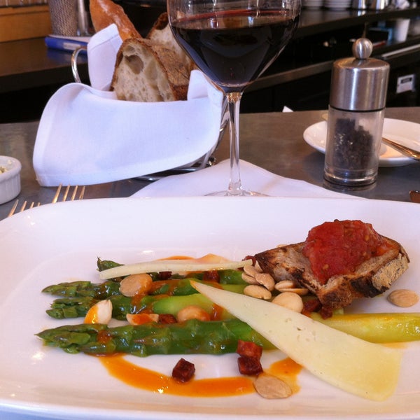 Das Foto wurde bei L&#39;Ecole- Restaurant of the International Culinary Center von J D. am 4/24/2013 aufgenommen