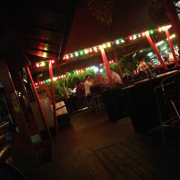 Foto tomada en Lodge Restaurant &amp; Bar  por Kostas S. el 4/17/2013