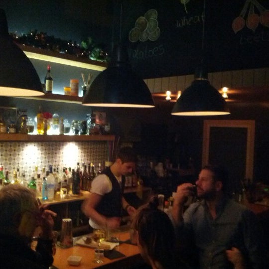 1/2/2013 tarihinde Bill B.ziyaretçi tarafından Μουστάκι Bar'de çekilen fotoğraf