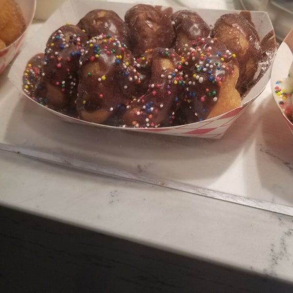 Foto scattata a Danny&#39;s Mini Donuts da Janice G. il 8/25/2018