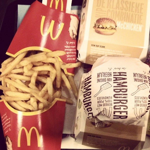 รูปภาพถ่ายที่ McDonald&#39;s โดย Mitch M. เมื่อ 11/29/2013