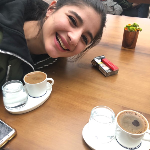 Foto scattata a Hypatia İstanbul Kitabevi &amp; Cafe da Fikret B. il 1/17/2020