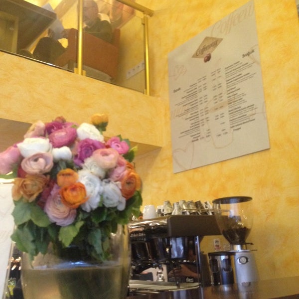 Photo prise au Coffeeway par Sara B. le2/15/2014