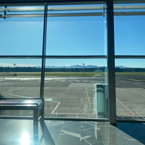 Foto tomada en Aeropuerto de Liubliana Jože Pučnik (LJU)  por Burcu💫 el 11/15/2023