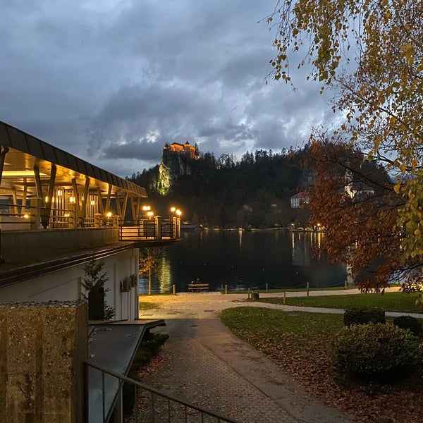 Foto tomada en Blejski Grad | Bled Castle  por Burcu💫 el 11/14/2023