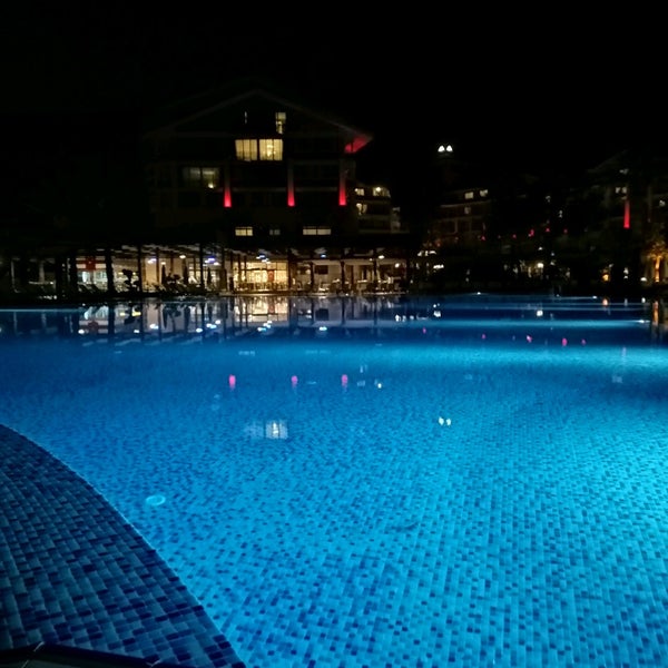 Foto diambil di Amara Luxury Resort &amp; Villas oleh yahya y. pada 5/25/2022