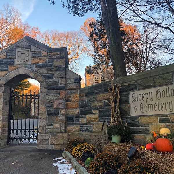 Photo taken at Sleepy Hollow Cemetery by Niña D. on 11/23/2018