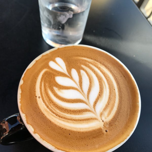 Foto diambil di States Coffee &amp; Mercantile oleh I Z. pada 11/4/2017